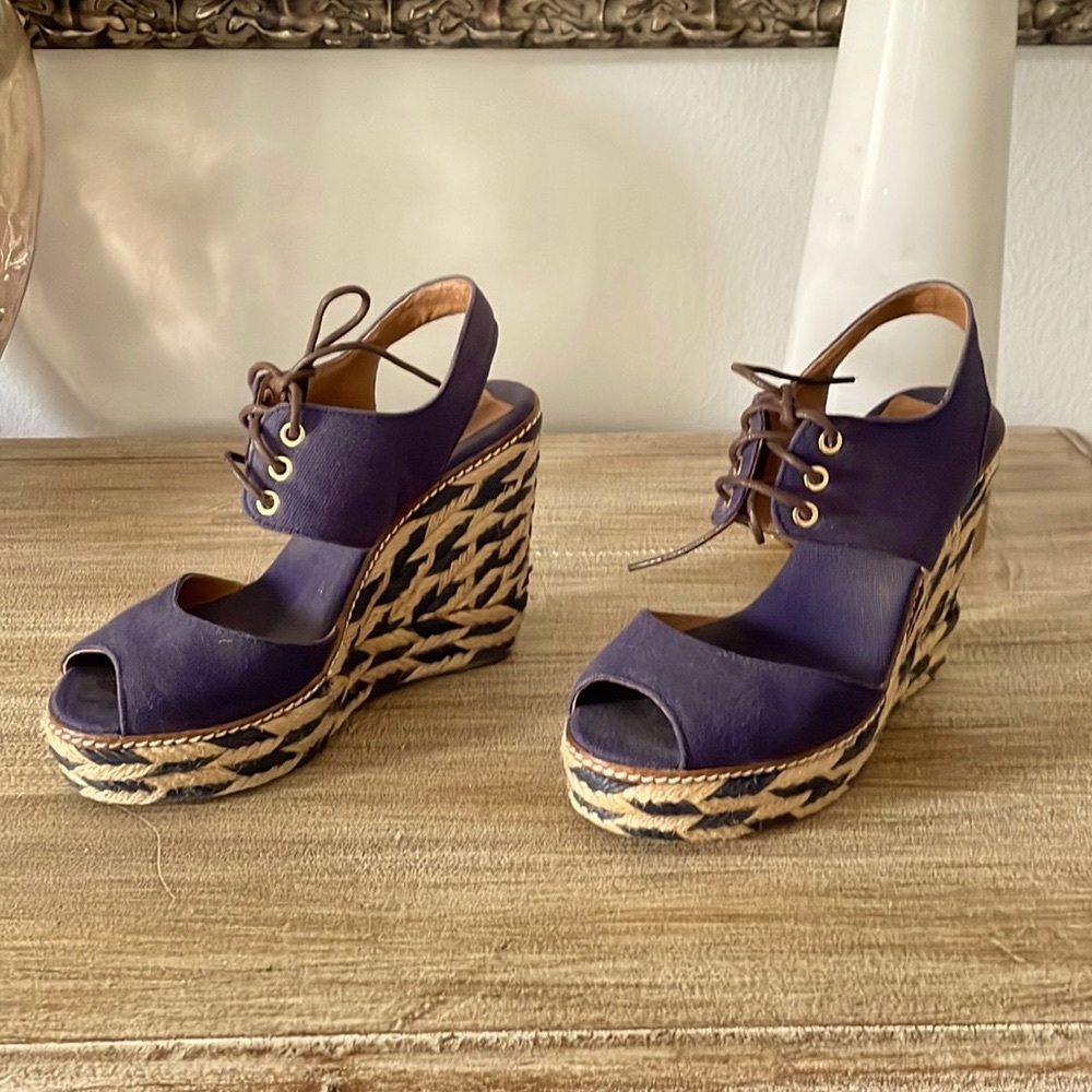 Tory Burch wedge size 6